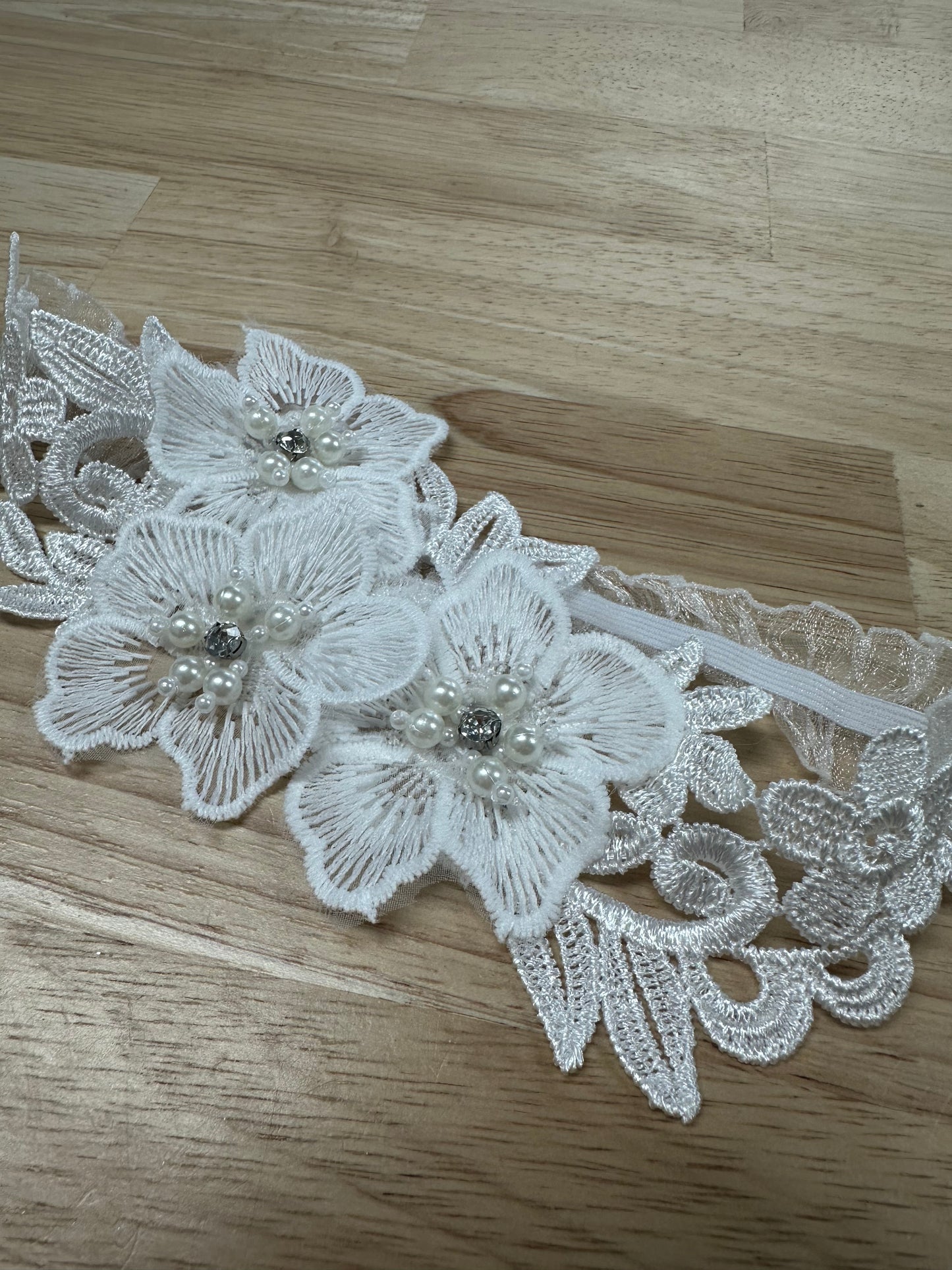 3 Flowers with Pearls | Garter