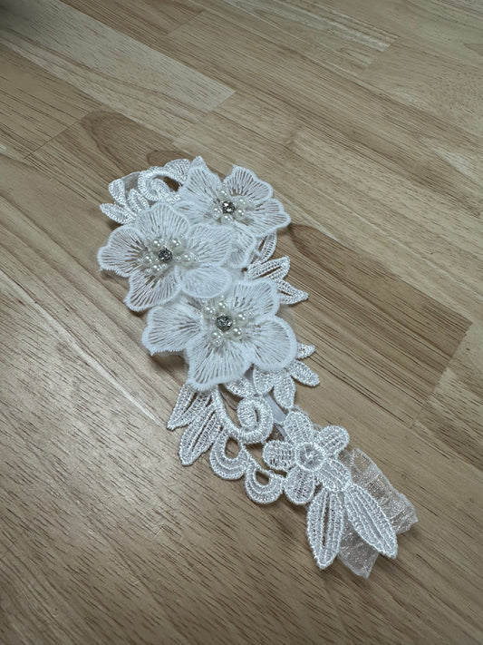 3 Flowers with Pearls | Garter